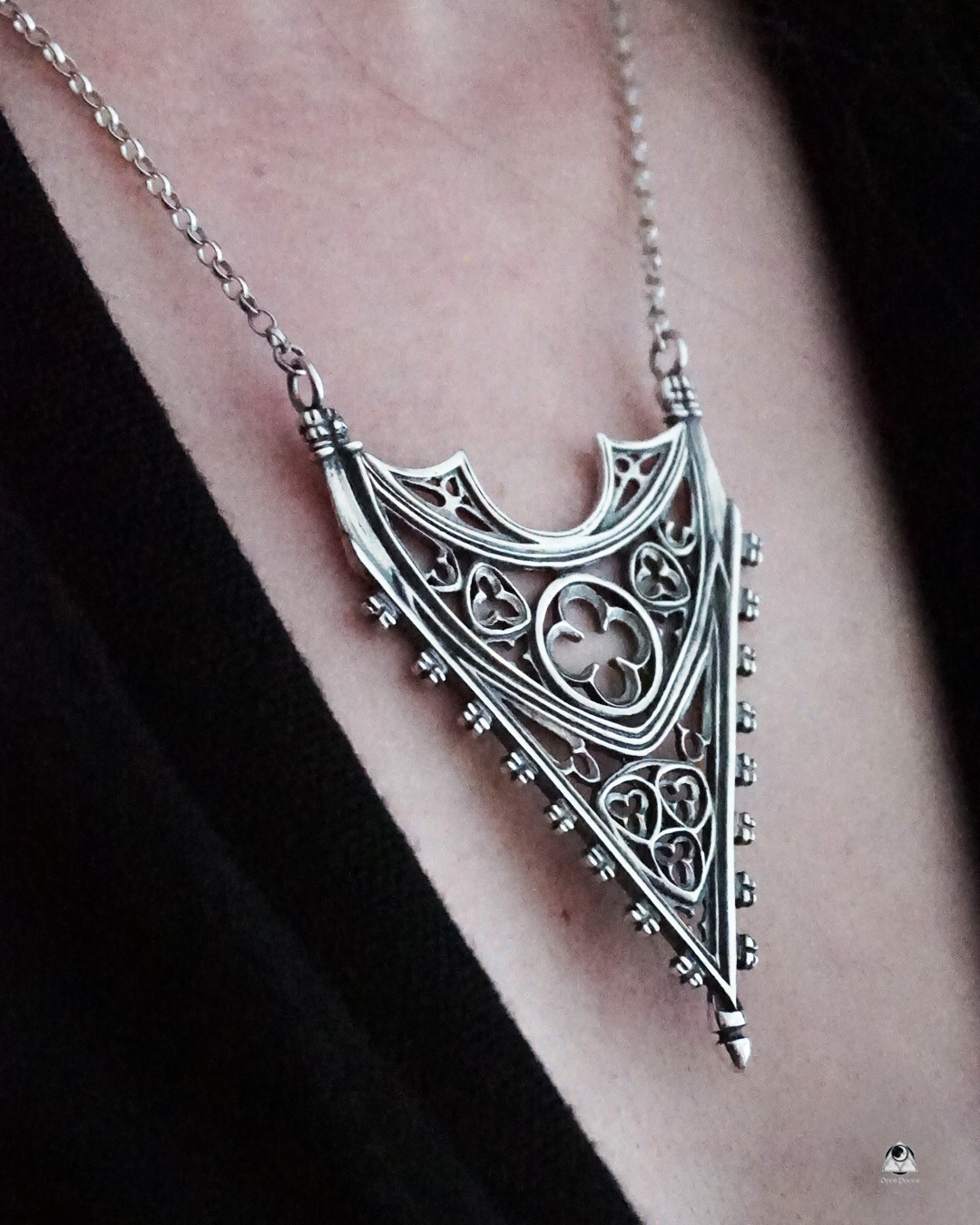 Collier Pectoral Large En Métal Argenté Forgé - Style Gothique, Occasion, Sans Marque